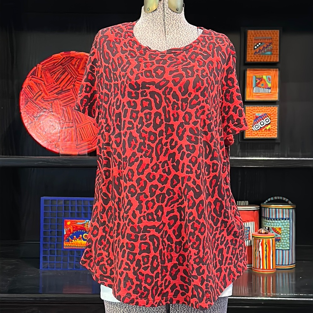 Banana Republic Red Leopard Super Soft T-Shirt Size Large